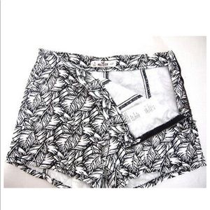 hollister brand new high rise shorts with zipper